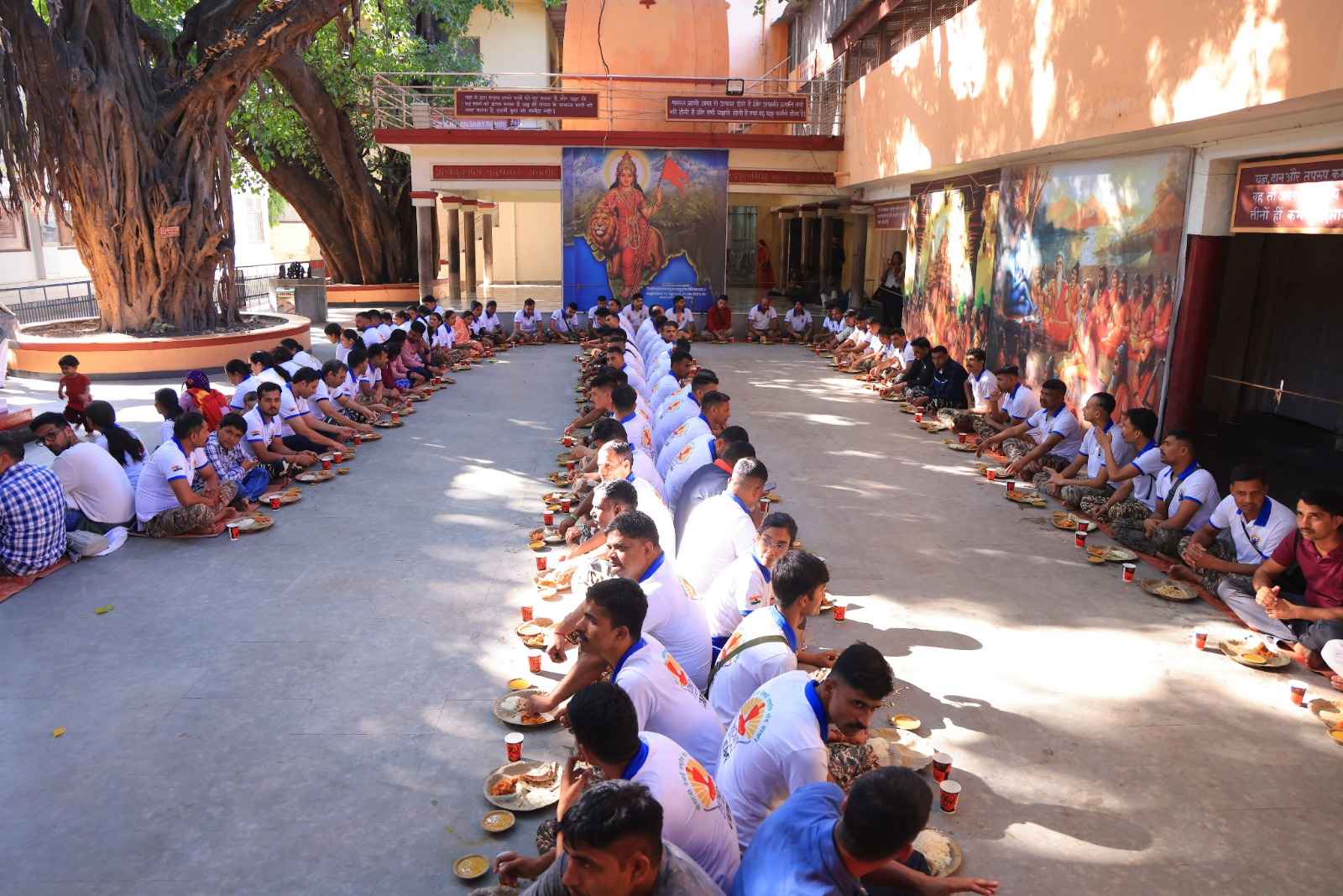 भारतीय पैदल सेना दिवस एवं शौर्य दिवस के अवसर पर परमार्थ निकेतन में आये केंद्रीय सशस्त्र पुलिस बल के सैकड़ों जवानों का दल 5