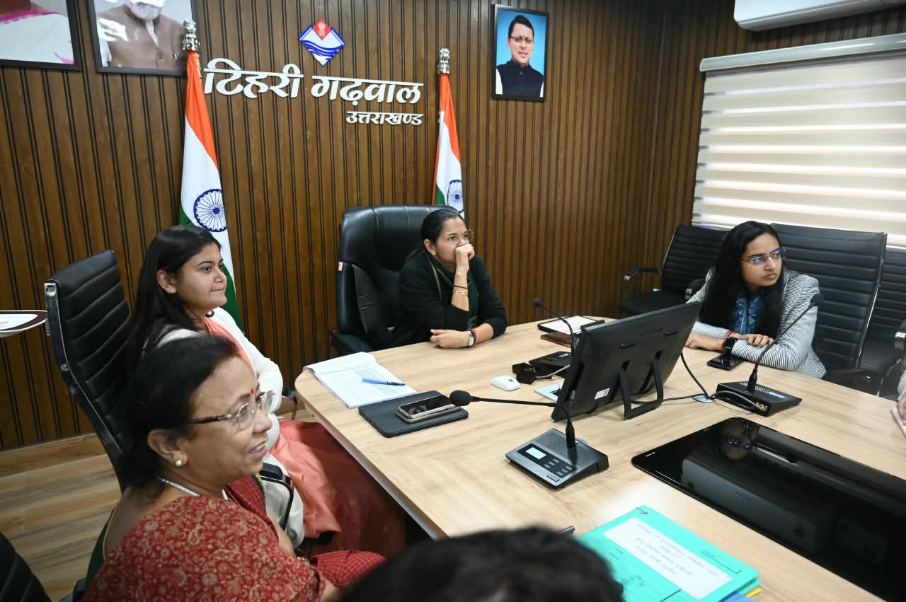 बोर्डिंग स्कूलों में मूलभूत सुविधाओं की जिलाधिकारी ने की समीक्षा, विद्यार्थियों की शिक्षा एवं स्वास्थ्य व्यवस्थाओं में लापरवाही न बरतने के निर्देश